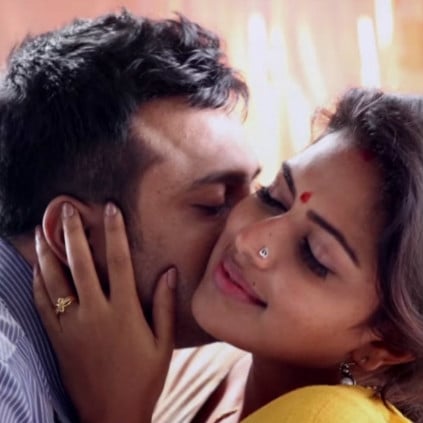 Amala Paul S Experience About Romancing With Bobby Simha In Thiruttu
