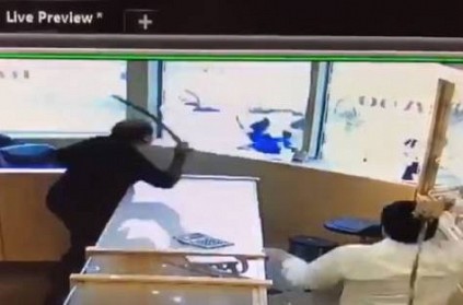 Canada - Jewellery shop owner scares off robbers with sword