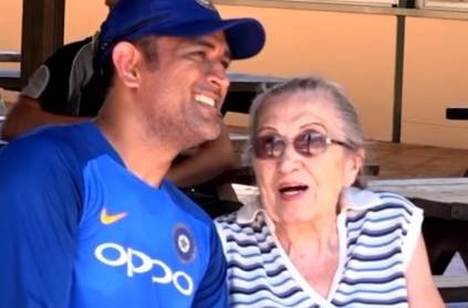 MS Dhoni\'s gesture for his 87-year old fan in Australia viral video