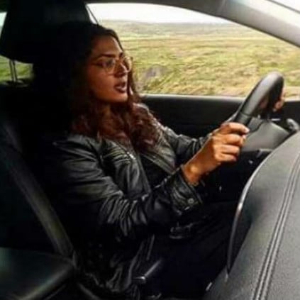 Parvathy escapes unhurt from a car accident