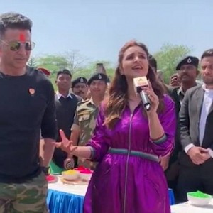 Video of 2.0 Villain Akshay Kumar dancing with Military Jawans