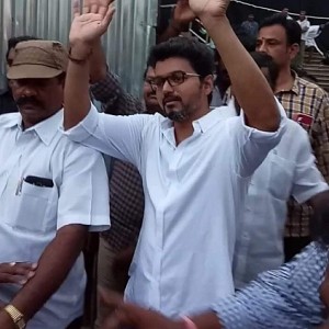 Thalapathy 62 - Vijay meets fans after shooting - Video goes viral