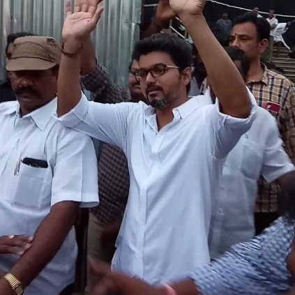 Vijay meets fans at Thalapathy 62 sets