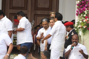 Karunanidhi death: Political leaders and Celebrities pay homage