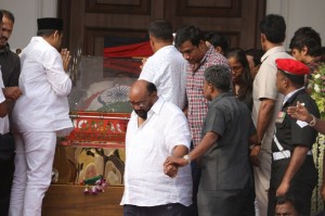 Karunanidhi death: Political leaders and Celebrities pay homage