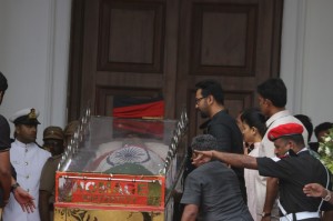 Karunanidhi death: Political leaders and Celebrities pay homage