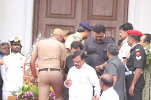 Karunanidhi death: Political leaders and Celebrities pay homage